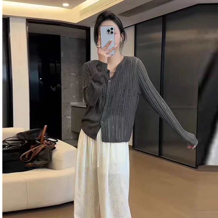 大码女装圆领长袖针织衫单排扣通勤百搭早秋新款慵懒风别致上衣