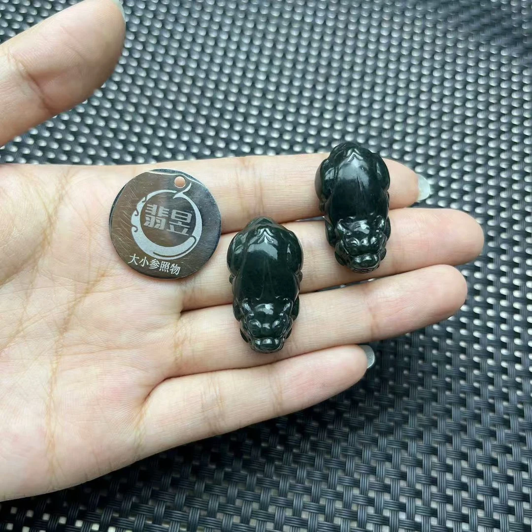 翡昱-B1-14844-和田玉貔貅吊坠绑绳/29*16*10/-多样性发其一C