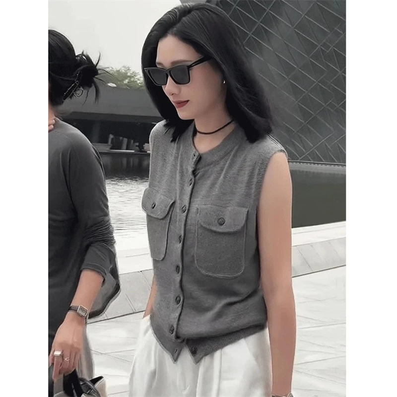 高级感灰色薄款冰丝针织衫女夏季设计感小众显瘦背心马甲无袖上衣