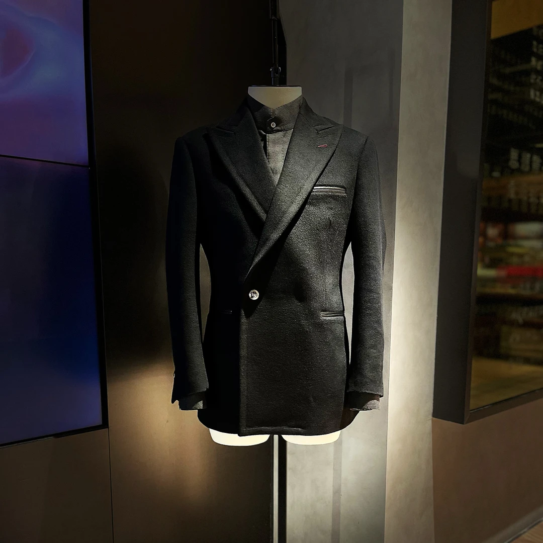 纯黑色羊毛戗驳领意式秋冬男式西服