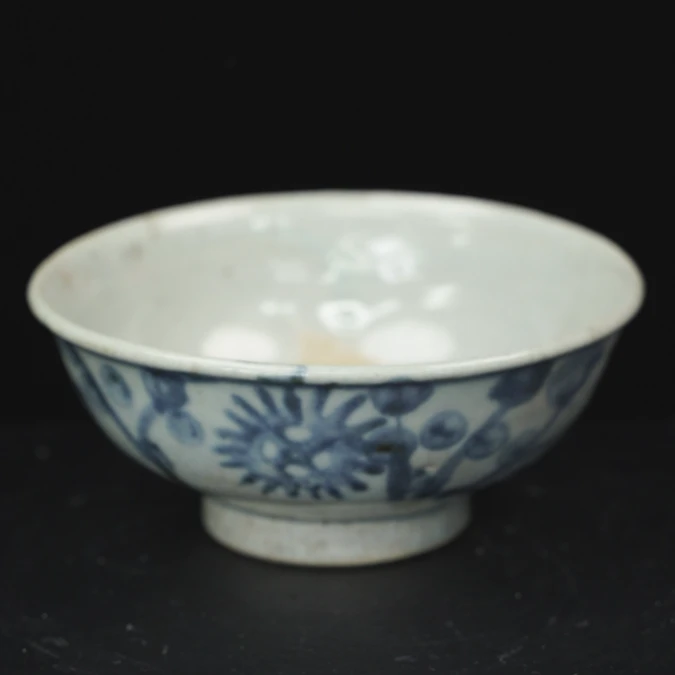 甲19012 明末清初青花花卉碗 口沿有短冲线 底足小飞皮
