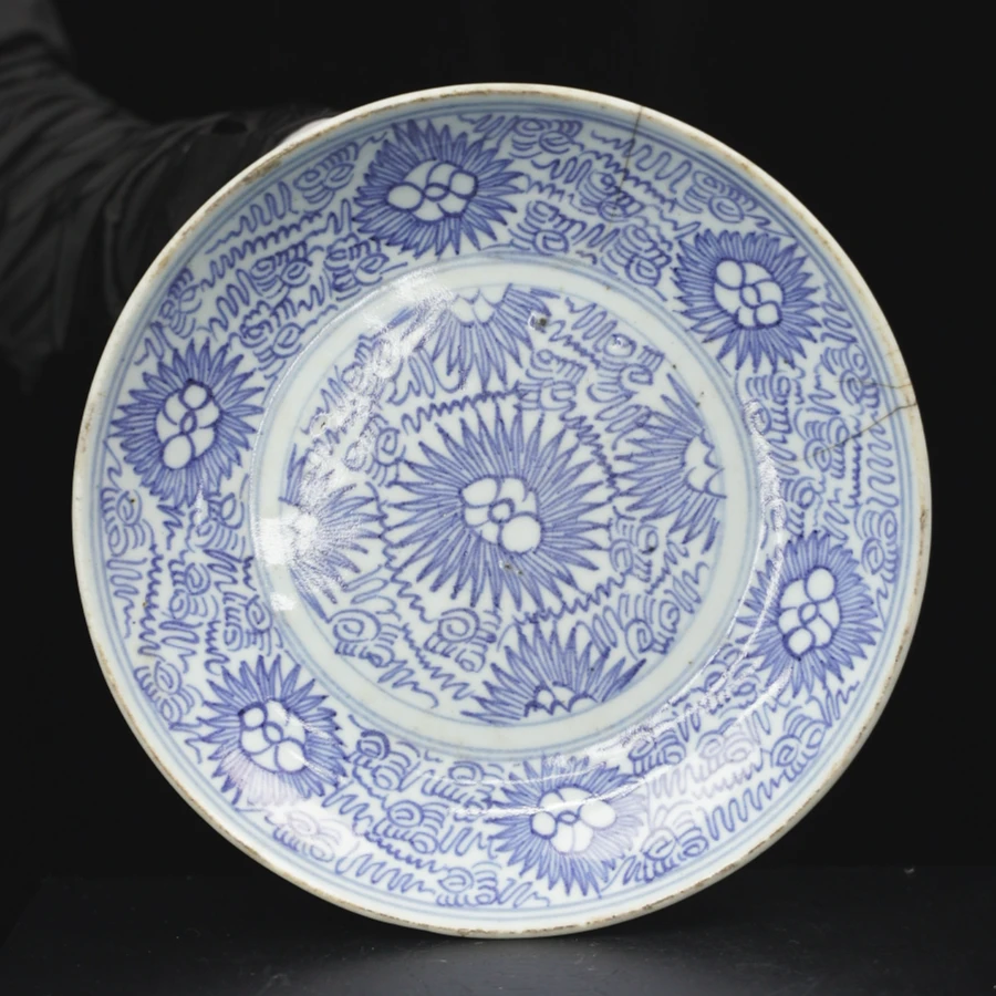 甲48220 清中期青花太阳花纹盘 口沿有冲线及飞皮