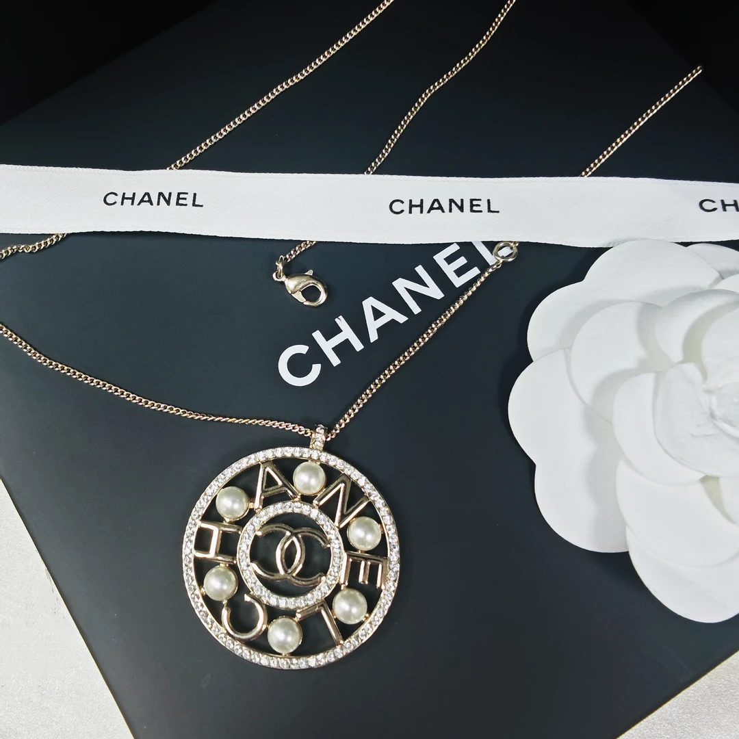 全新未使用 Chanel/香奈儿 项链时尚圆形经典金色圆牌镶嵌镂空