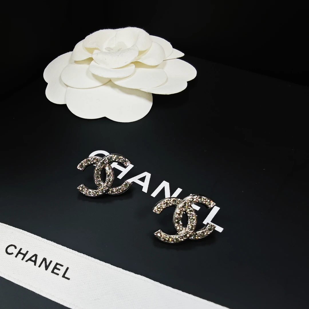 全新未使用 Chanel/香奈儿 耳钉气质复古百搭时尚经典镶钻枪灰