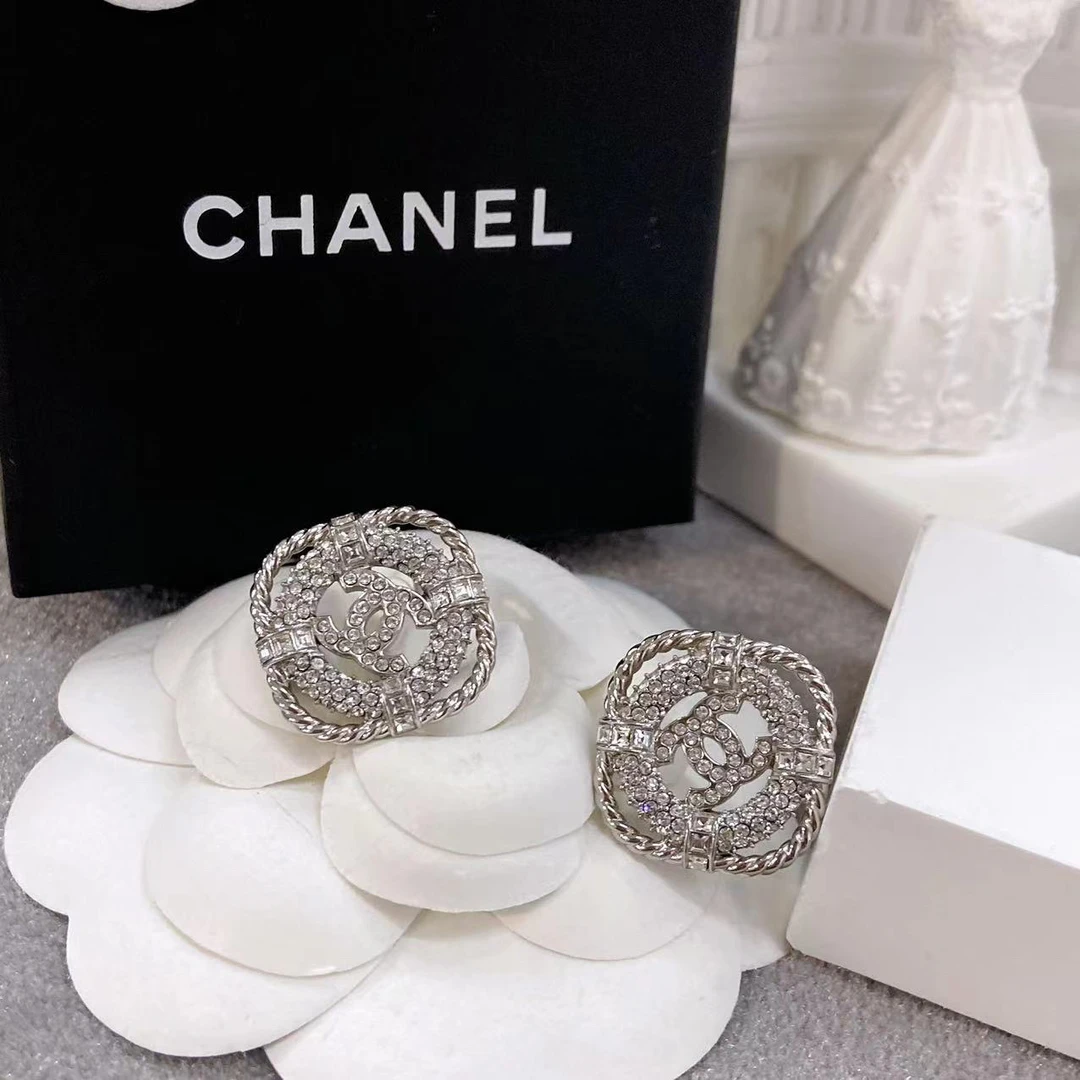 全新未使用 Chanel/香奈儿 方糖/镂空镶钻/锵银色/ 耳钉/