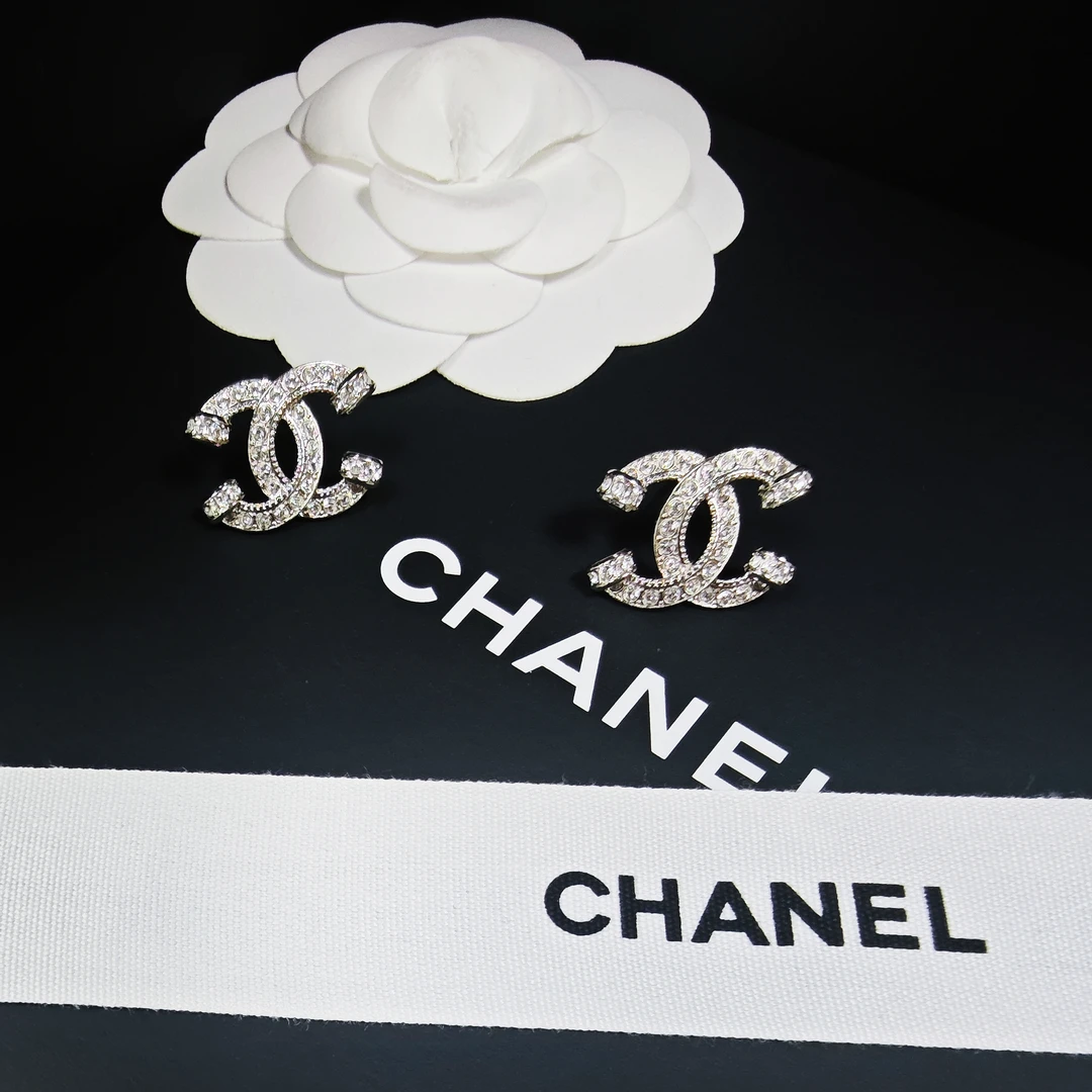 全新未使用 Chanel/香奈儿 耳钉气质时尚经典银色带钻