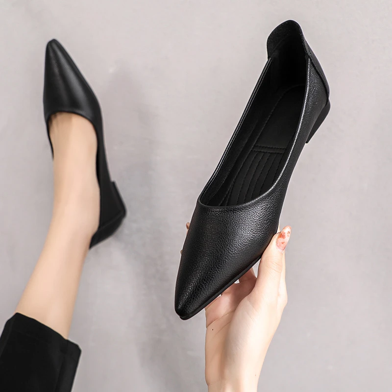 牛皮版平底女工作鞋黑色软底尖头浅口职业鞋工鞋不累脚大码女鞋43