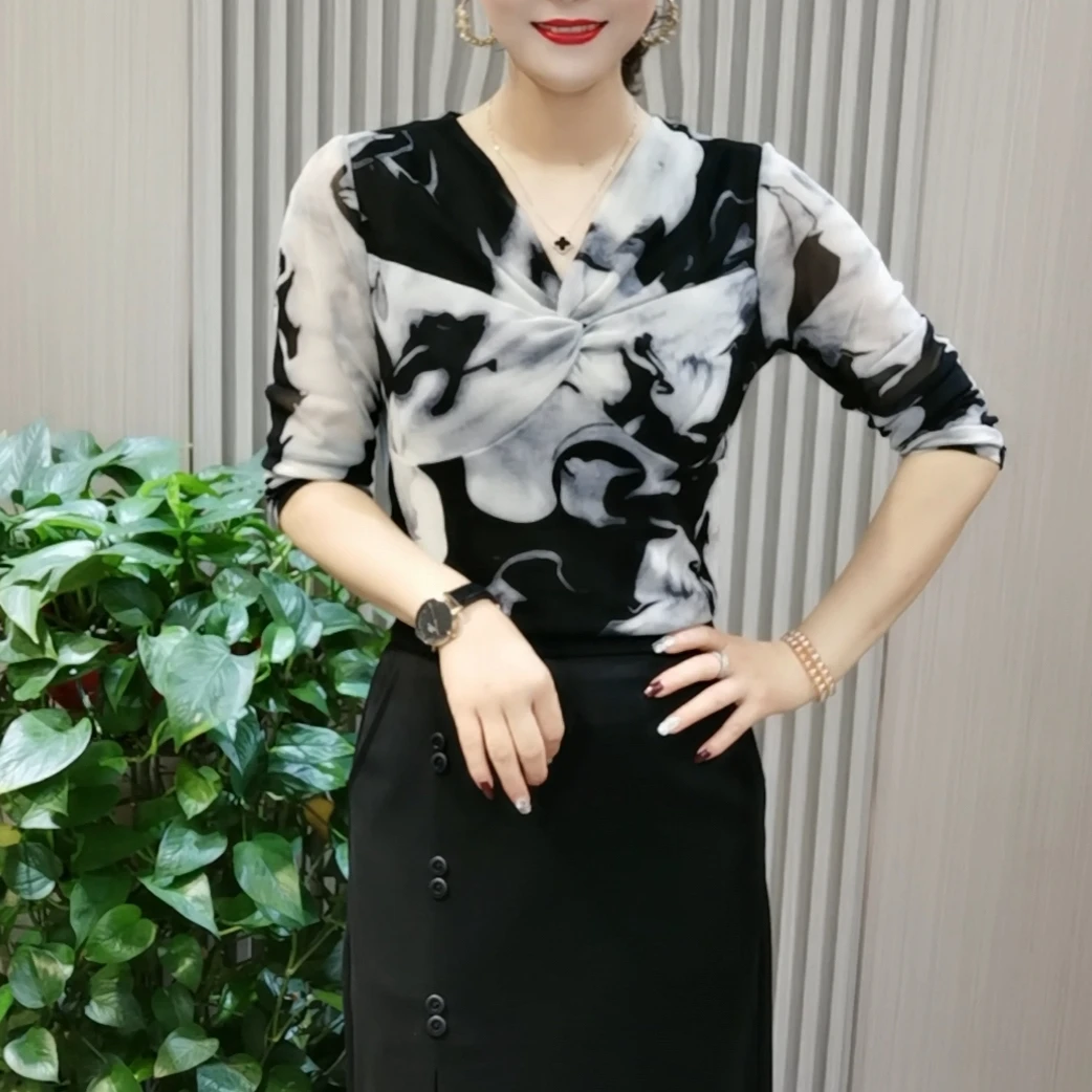 2024新款女V领长袖t恤女上衣显瘦弹力小衫打底衫百搭洋气气质印花