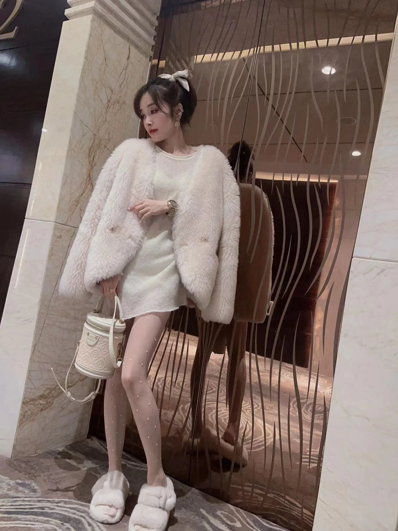 兜兜ai豆推荐海宁毛毛韩系白色保暖网红时尚百搭加厚秋冬新款外套