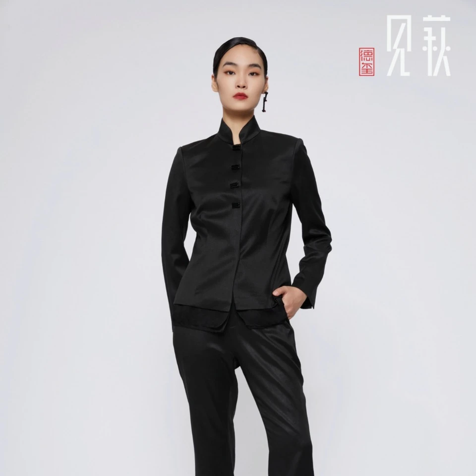 德玺见萩 W黑重磅撞色立领外套 QZWC3W157