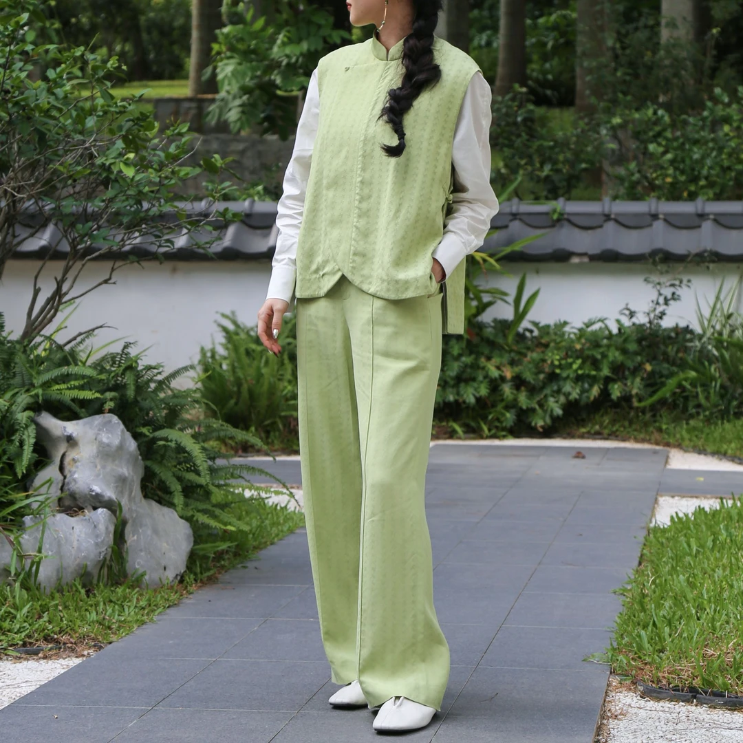 德玺见萩 绢丝提花两侧一字扣马甲 QZWE5S343B