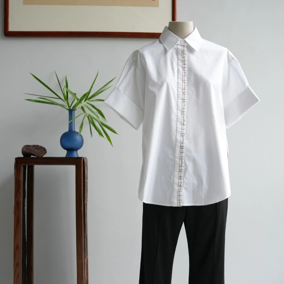 德玺见萩 白色棉质门襟撞色衬衫 QZWE2C198