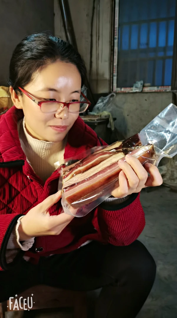 【散称】柴火烟熏五花肉腊肉肥而不腻瘦而不柴肉质紧实农家特产