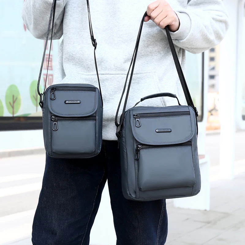 男士包包时尚防水单肩包户外休闲多功能斜挎包小包包潮流竖款百搭
