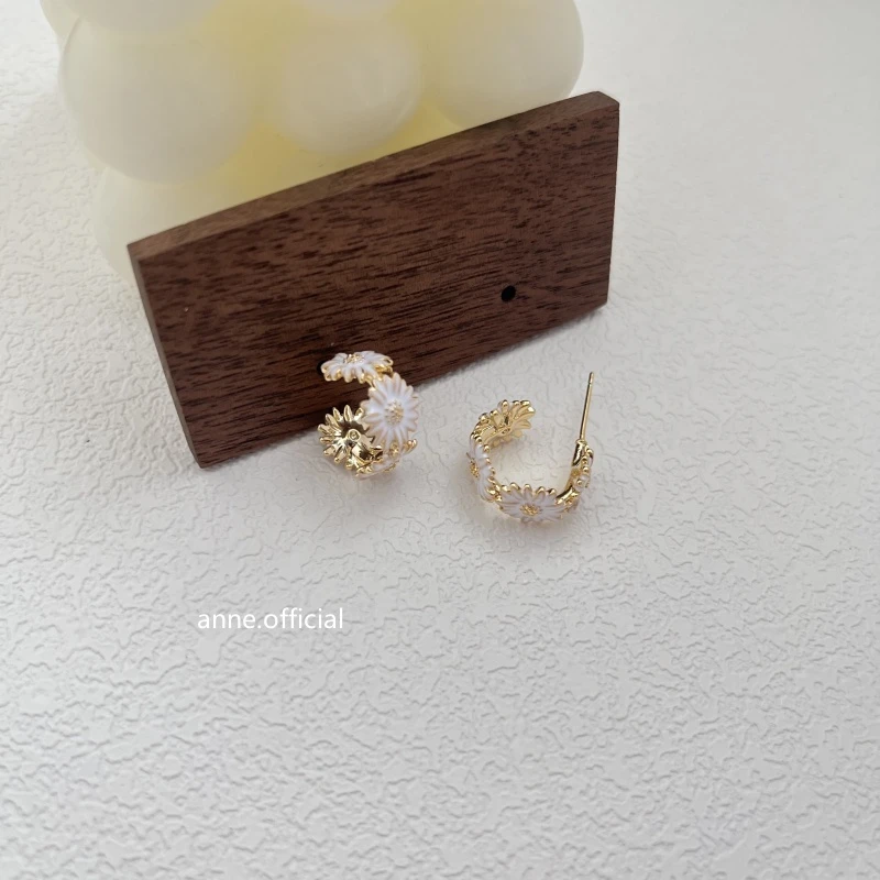 铜合金耳饰 【R259】轻奢时尚C形雏菊耳钉气质设计感耳饰