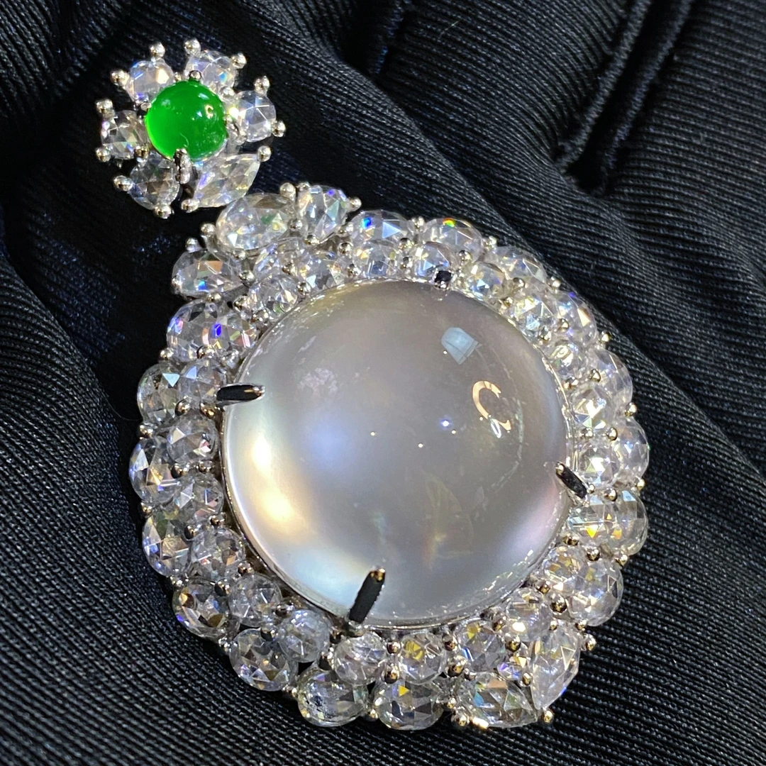 suichen/穗辰天然石英质玉时尚女士气质白色精美大鸽子蛋吊坠（130