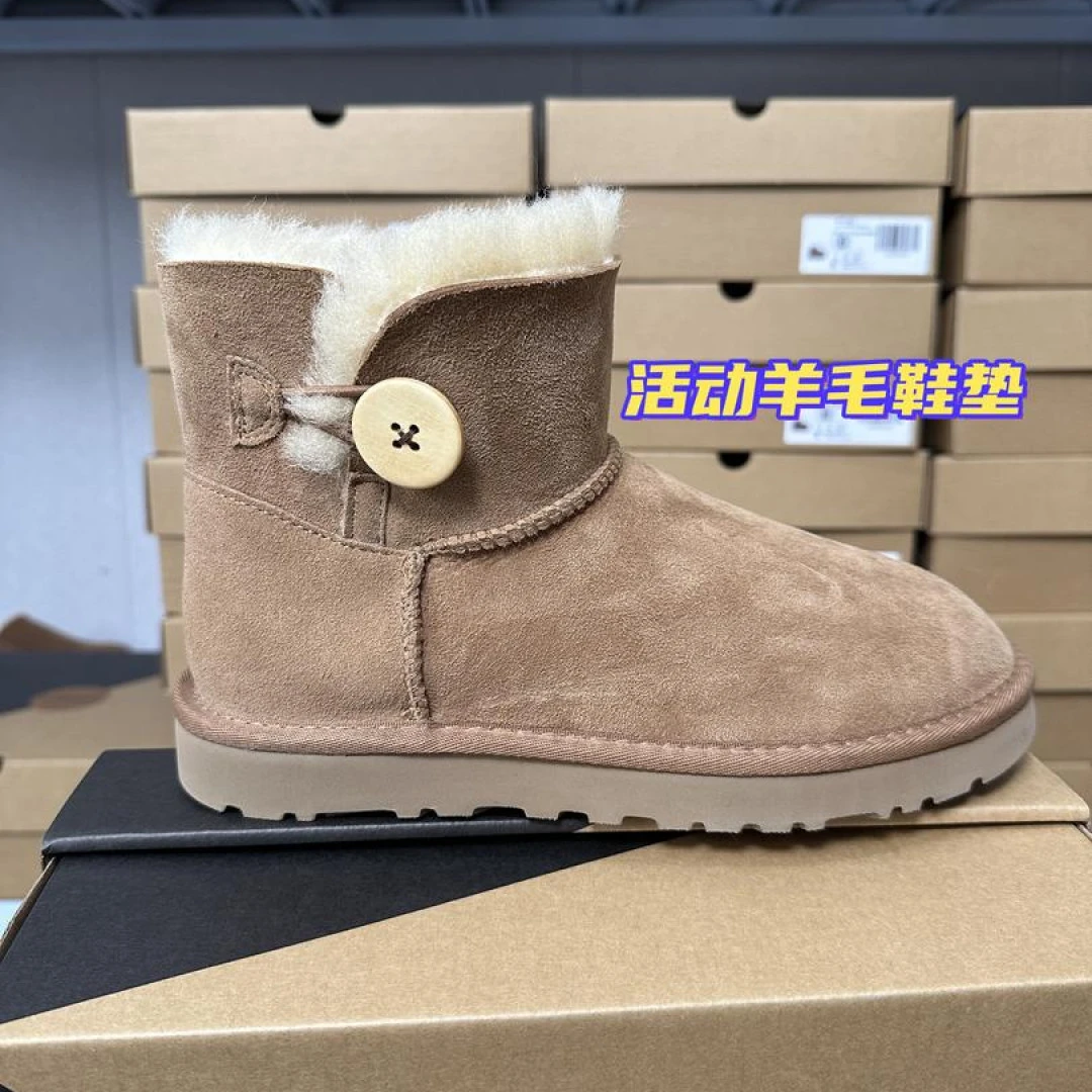 【FJ】2024新款 3352一粒扣款低筒羊皮毛一体女款木扣加厚雪地靴子