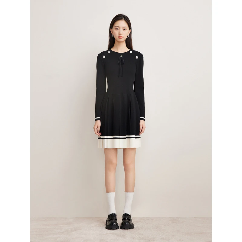 Goodland美地女装冬季黑白撞色收腰显瘦针织A字连衣裙LC34506410