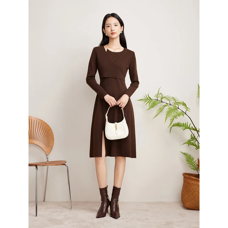 Goodland美地女装2024冬季新款美丽诺羊毛针织连衣裙LC34506197