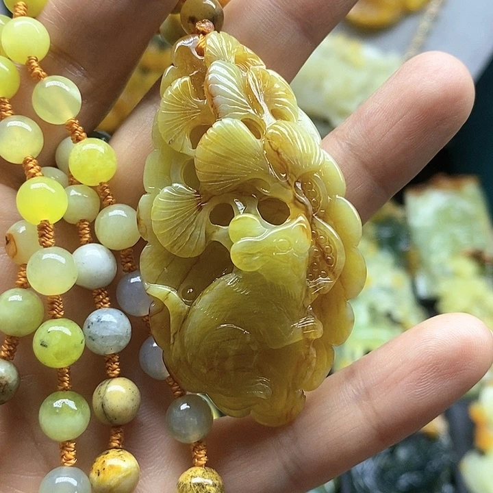 蛇纹石玉挂件未镶嵌