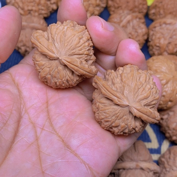 【闪购商品】文玩核桃吊坠指***走白狮子41