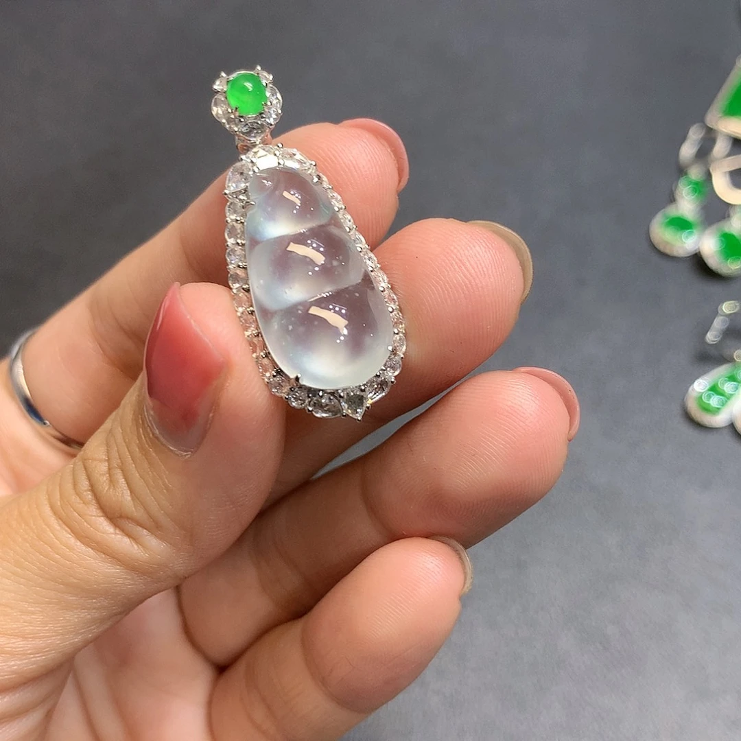 翡翠吊坠(不含链)18K金镶嵌