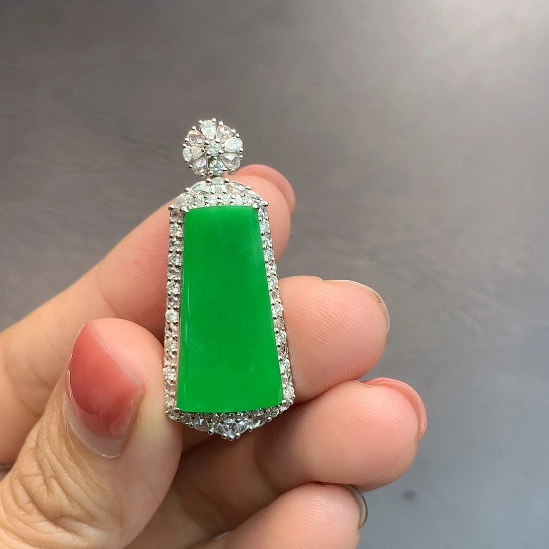 翡翠吊坠(不含链)18K金镶嵌