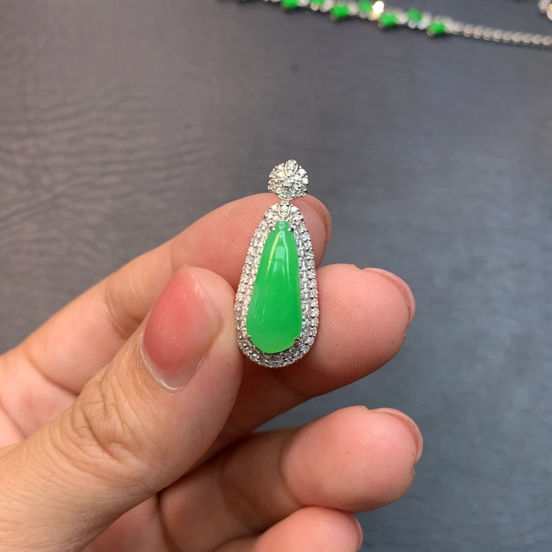 翡翠吊坠(不含链)18K金镶嵌