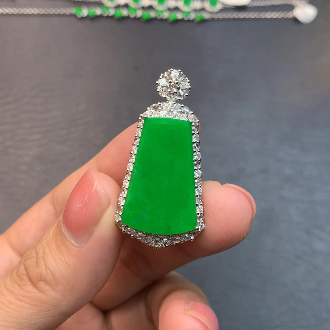 翡翠吊坠(不含链)18K金镶嵌