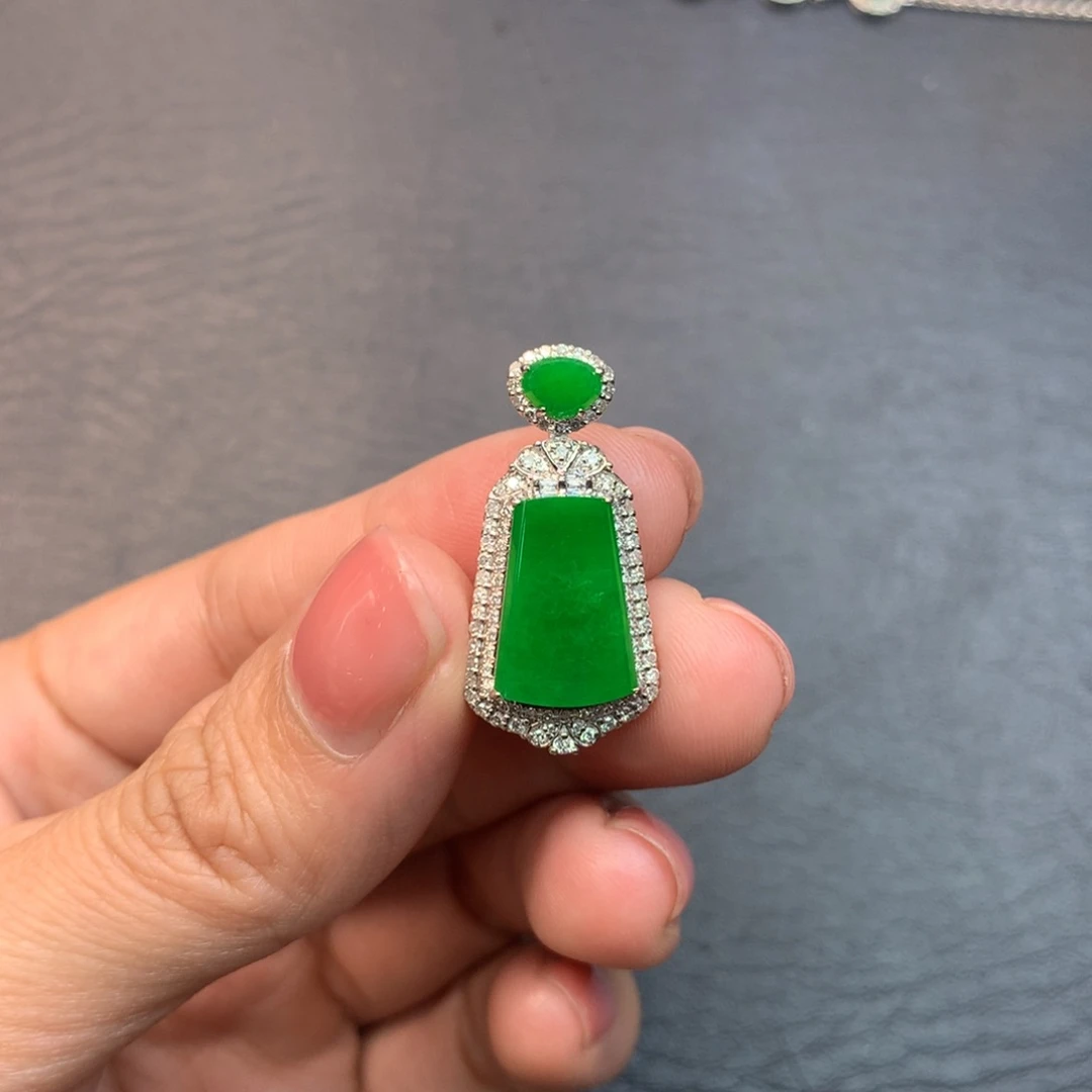 翡翠吊坠(不含链)18K金镶嵌