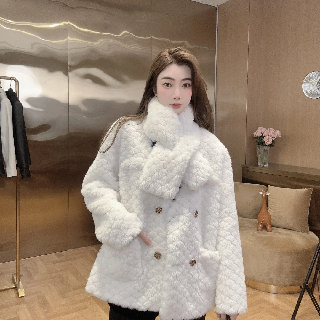 白色围巾款颗粒羊毛外套#QSFEL8806