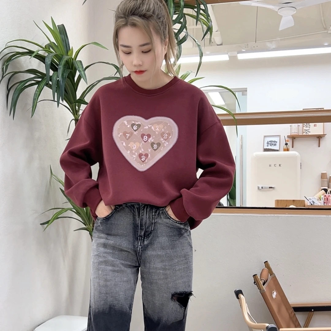 2024秋季新款时尚简约百搭桃心钉珠设计感减龄圆领长袖卫衣