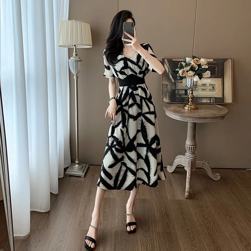 法式女装中长裙夏季新款v领端庄大气设计感收腰显瘦超好看连衣裙