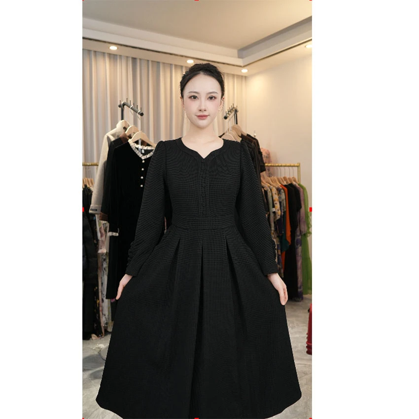 L085 精致时尚纯色时髦洋气连衣裙2024年秋季新款修身显瘦小黑裙