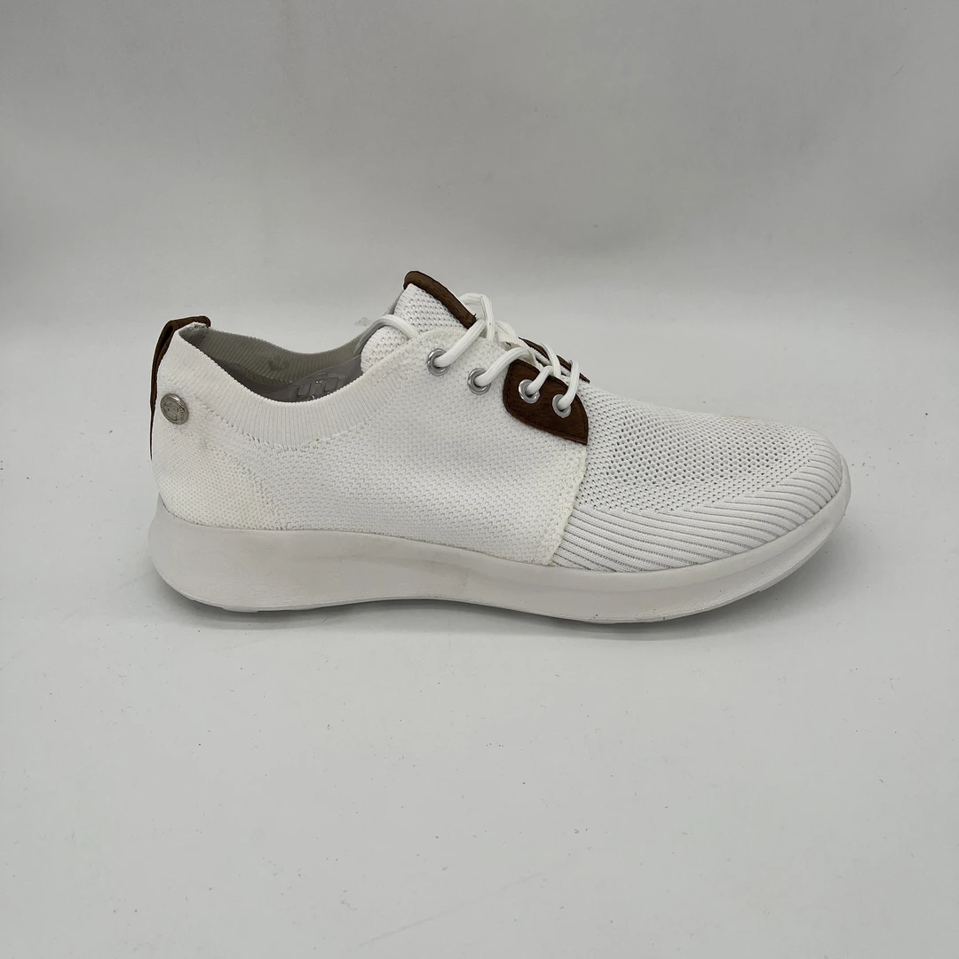 244飞织网运动鞋透气舒适跑步鞋（个别轻微污染）白色轻便休闲时尚