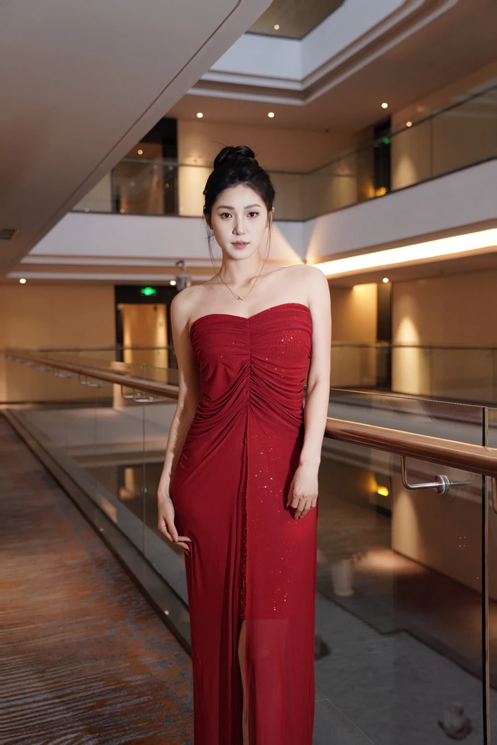 【春季新款】Singers 2025缪斯女神｜魅奢红缎面网纱高定长裙套装C08