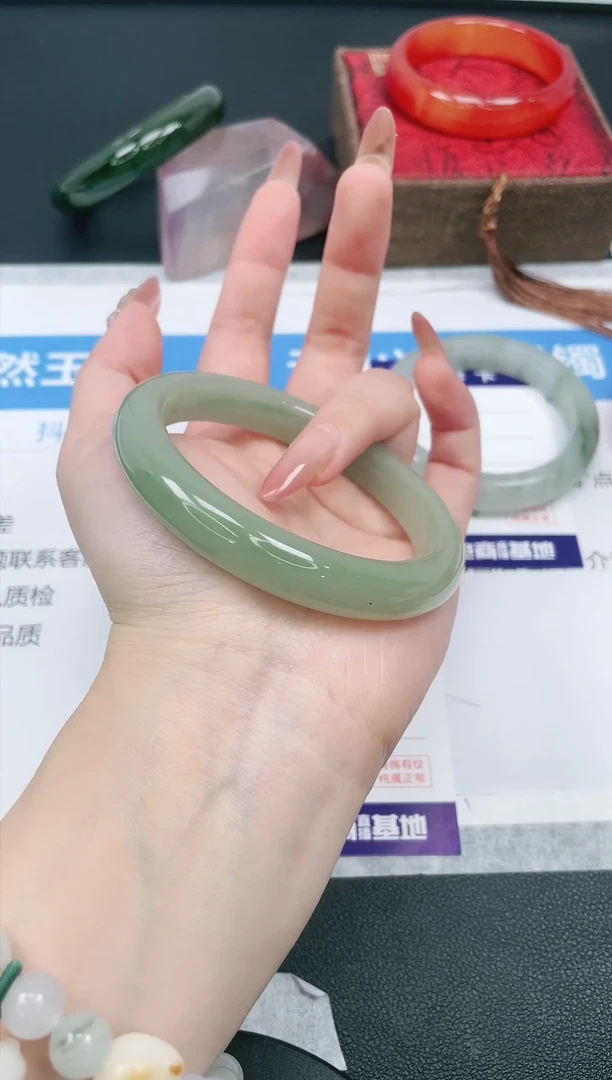 【闪购商品】石英质玉手镯未镶嵌230/59.8