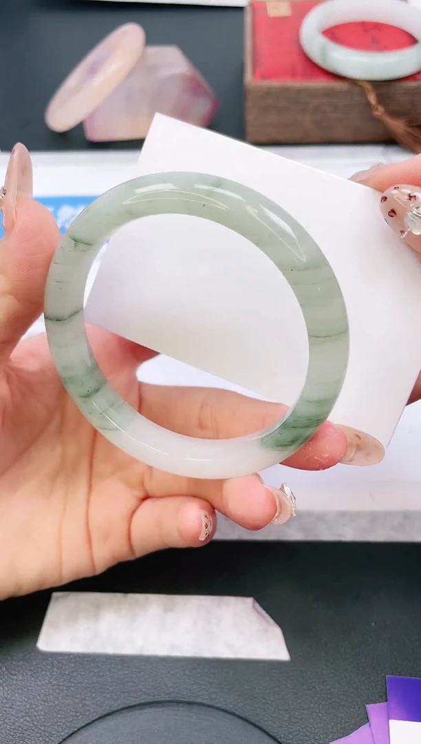 【闪购商品】石英质玉手镯未镶嵌230/60