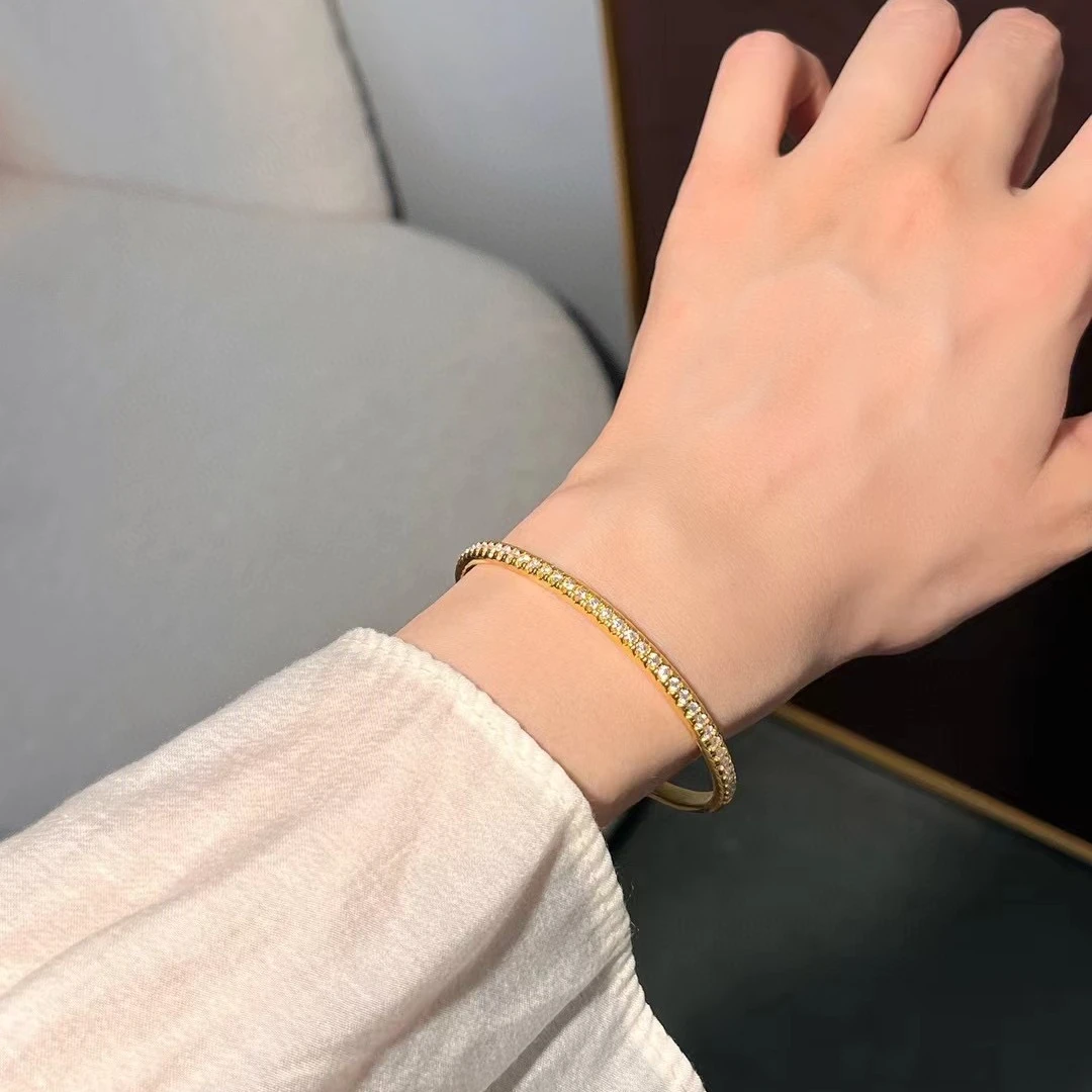 《云聚川珠宝》足金999 5D闭口繁星手镯镶嵌莫桑钻  时尚经典