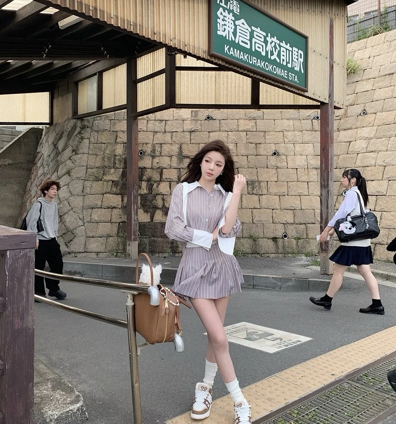 早秋新款气质条纹显瘦长袖衬衫+高腰短裙套装