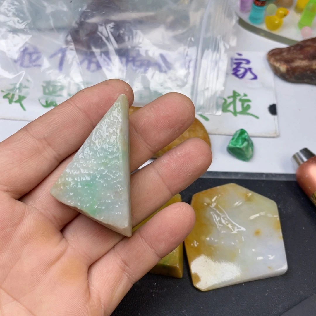 翡翠颈饰未镶嵌翡翠