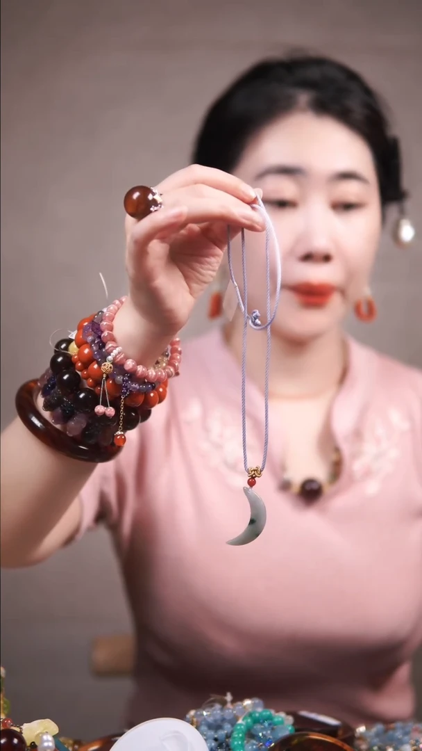 【闪购商品】翡翠颈饰未镶嵌月牙吊坠