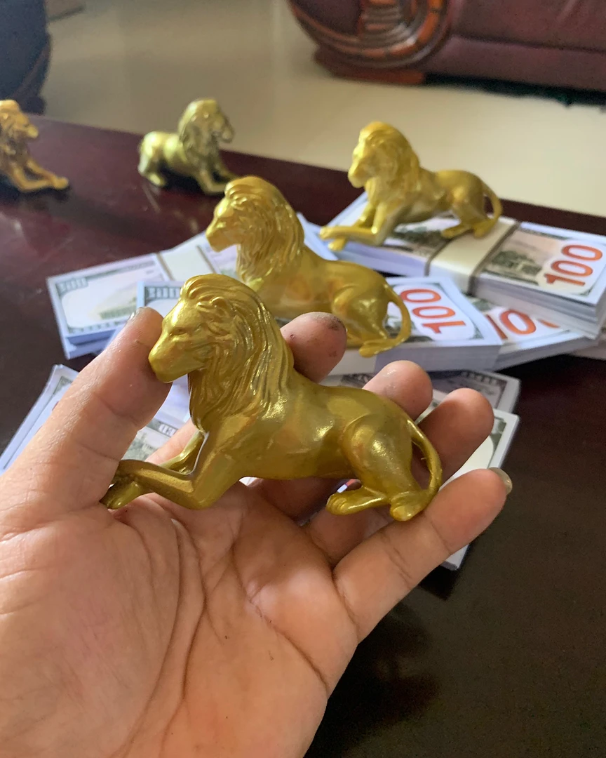 暗区突围金狮子手办鲨鱼刀机密文件模型手游周边立体摆件收藏品