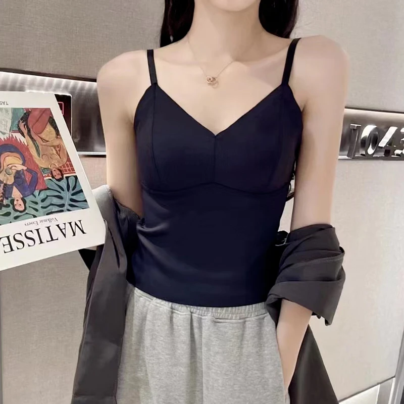 宠粉一体式外穿防走光美背聚拢吊带女背心打底带胸垫时尚百搭背心