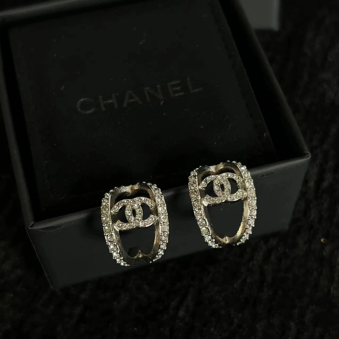 99新 Chanel/香奈儿 银色满钻半环耳圈/99新/xm20126