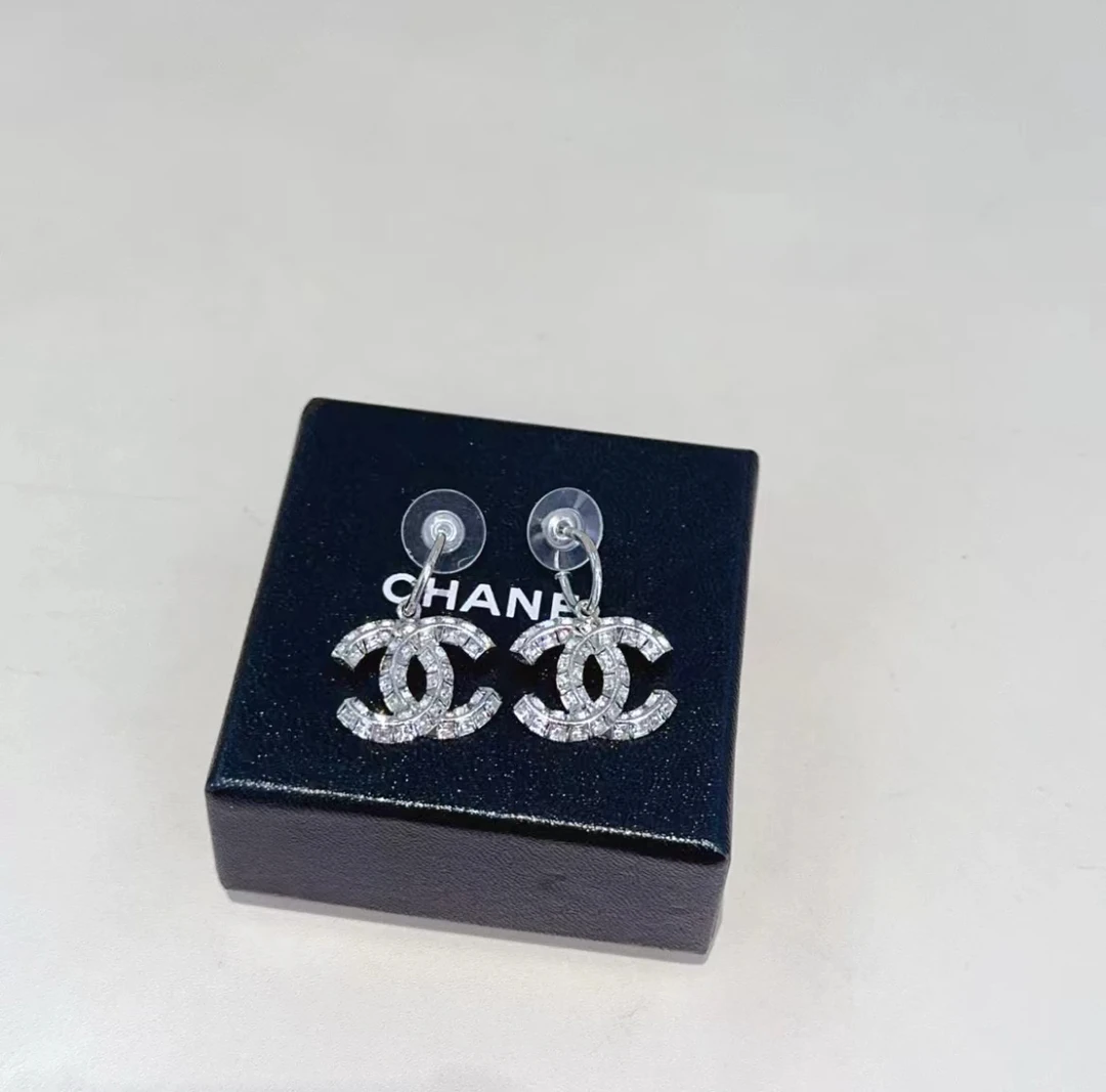 99新 Chanel/香奈儿 银色满钻勾勾耳环/xm20688