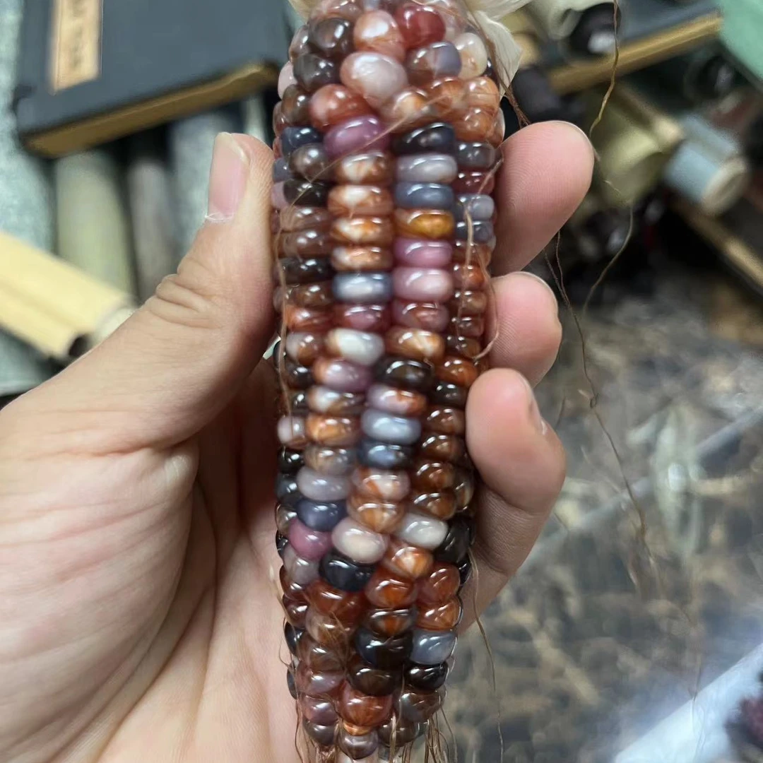 文玩玉米 毛料手把件 。