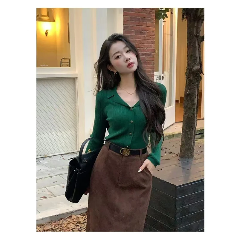 复古港风V领上衣绿色毛衣穿搭百搭气质显瘦秋冬小香风长袖针织衫