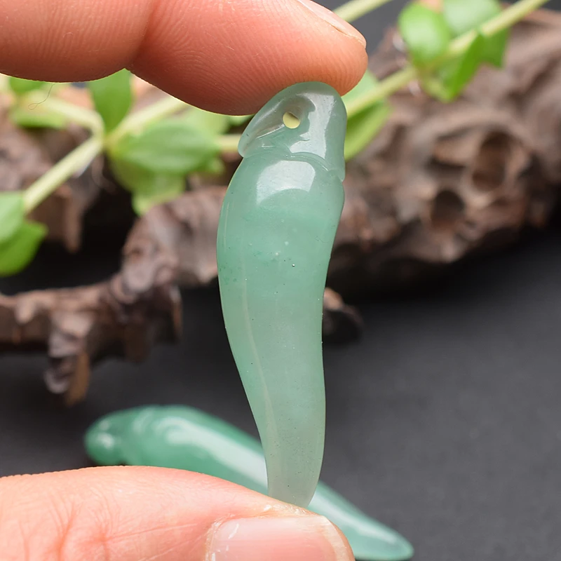 天然独龙玉辣椒挂件手工雕刻男女款高冰高透飘花飘色玉石原石立体