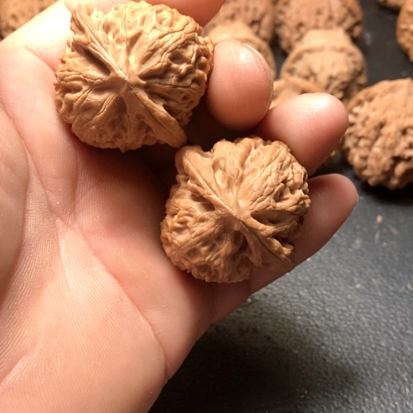 【闪购商品】文玩核桃把件萧*兮野生